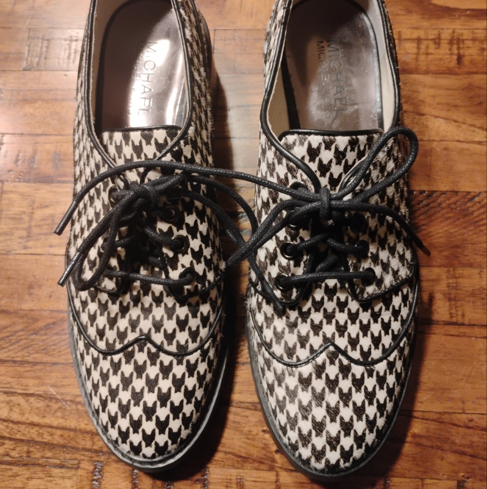 *SOLD** Michael Kors Black and White Woven Oxfords